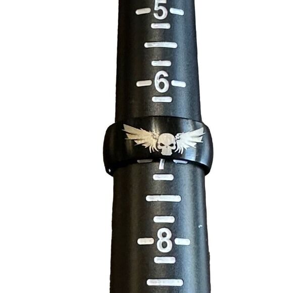 NWOT Size 7 Titanium band with etched skull and bat wings - Picture 5 of 5